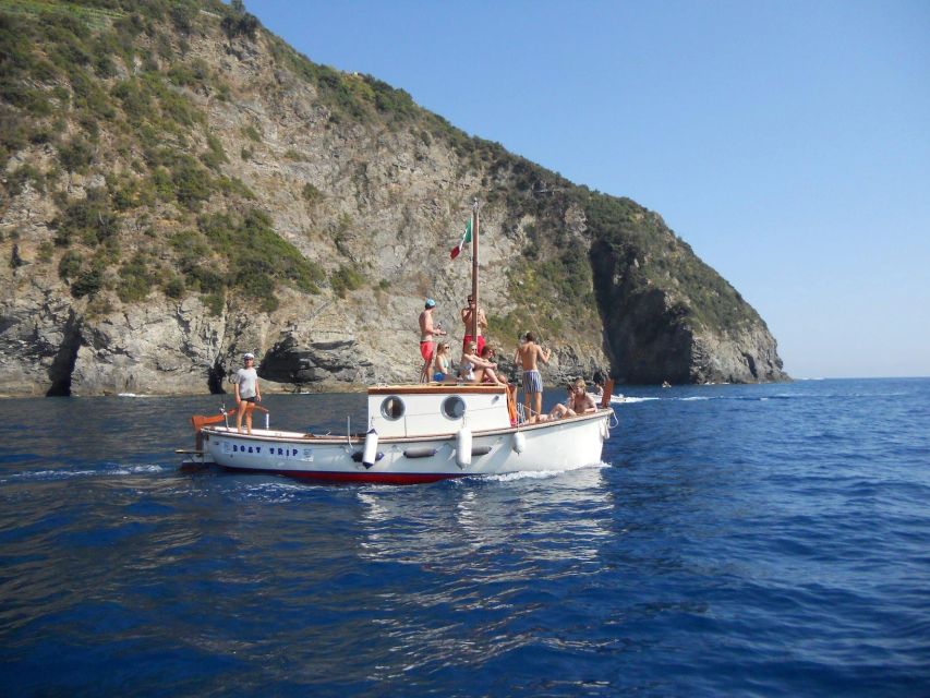 Cinque Terre: 2-Hour Private Boat Tour - Vernazza and Monterosso in one sweep