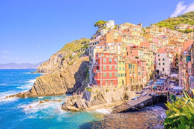 Cinque Terre and Pisa Full Day Tour from Florence - The morning ride to La Spezia