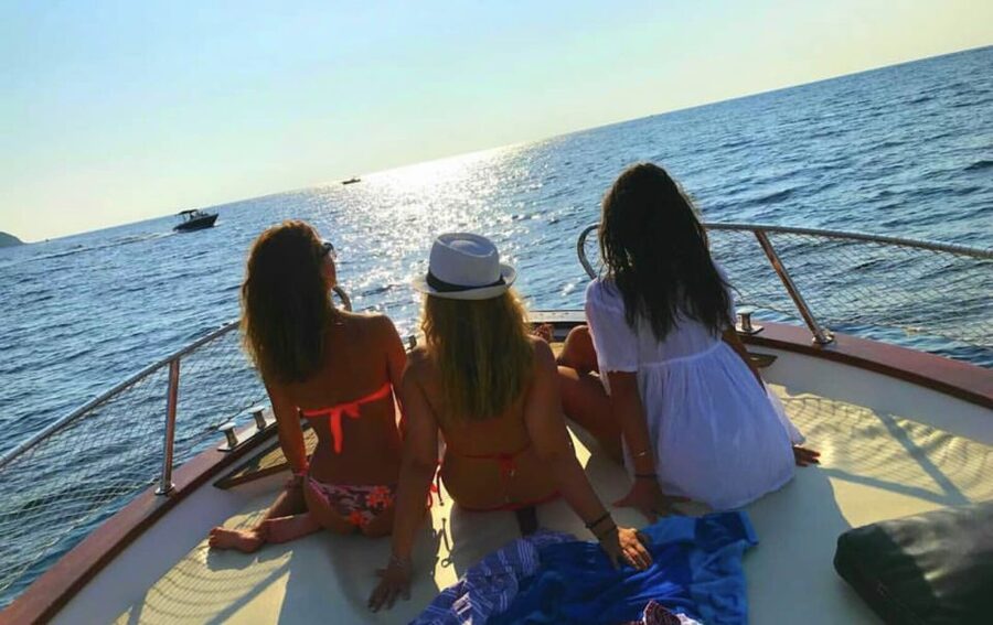 Cinque Terre & Portovenere: Boat Tour - Byron’s Grotto, red rocks, and the first swim