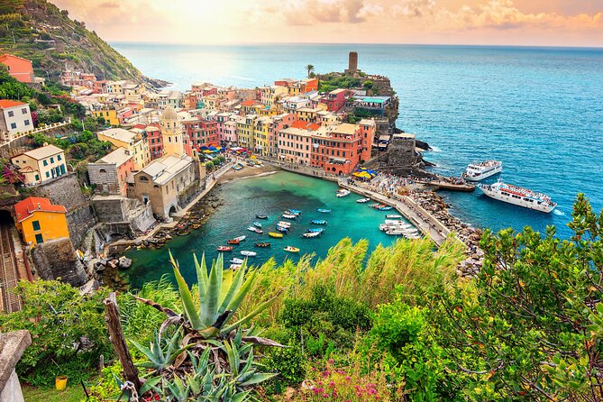 Cinque Terre Small Group or Private Day Tour from Florence - Manarola: colorful houses and a quick start