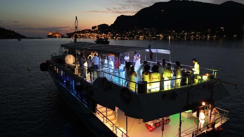 Cinque Terre: Sunset cruise tour with aperitif - Sailing toward Porto Venere and Palmaria Island