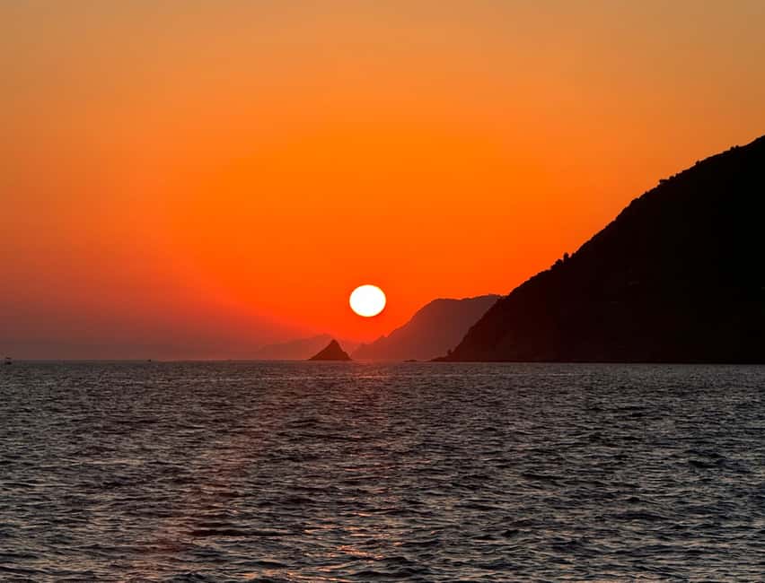 Cinque Terre: Sunset cruise tour with aperitif - What comes with the aperitif