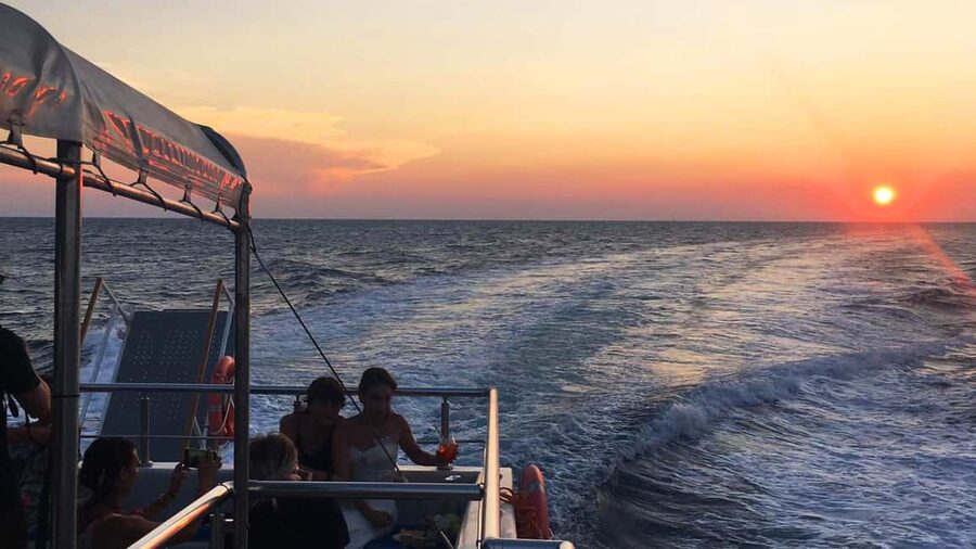 Cinque Terre: Sunset cruise tour with aperitif - Lounge music, dancing, and the ride home