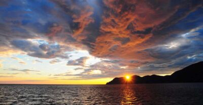 Cinque Terre: Sunset Cruise with Aperitif on Board