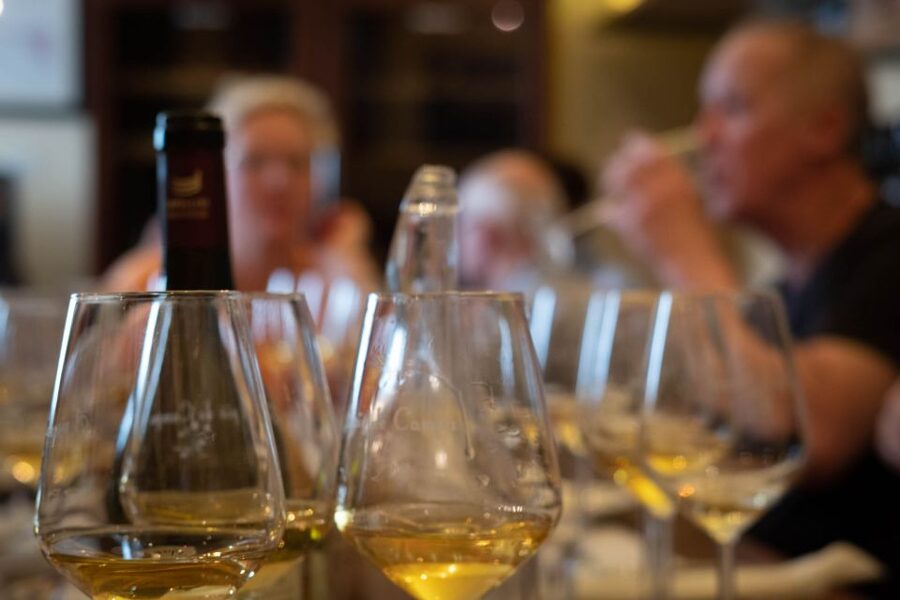 Cinque Terre: Wine Tasting and Walking Tour - The sensory setup adds more than decoration
