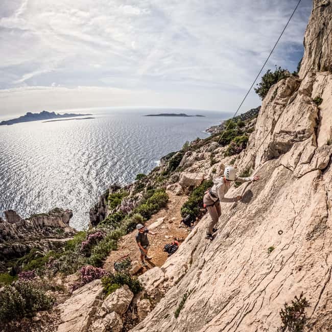 Climbing Discovery Session in the Calanques near Marseille - Your first lesson: knots, helmets, and belaying