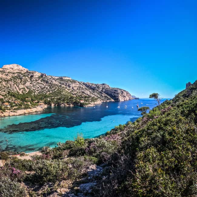 Climbing Discovery Session in the Calanques near Marseille - Learning how to move on real rock