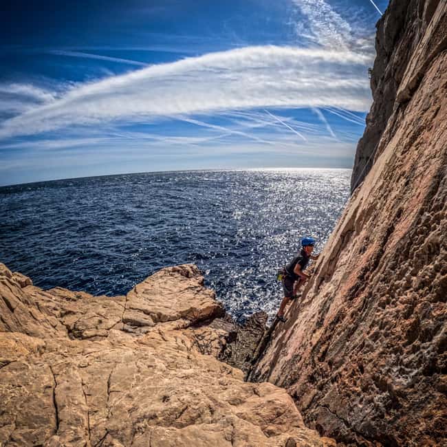 Climbing Discovery Session in the Calanques near Marseille - Meeting at Bonneveine and reaching the rock