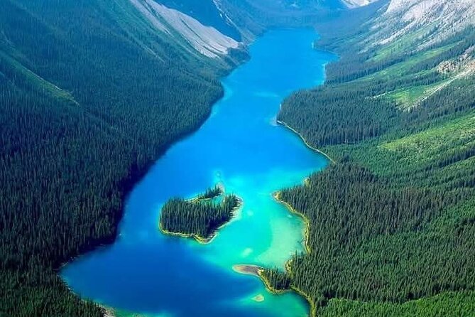 Columbia Icefield, Crowfoot Glacier and Bow ,Peyto Lake Tour - Lunch in Lake Louise Village keeps the schedule moving