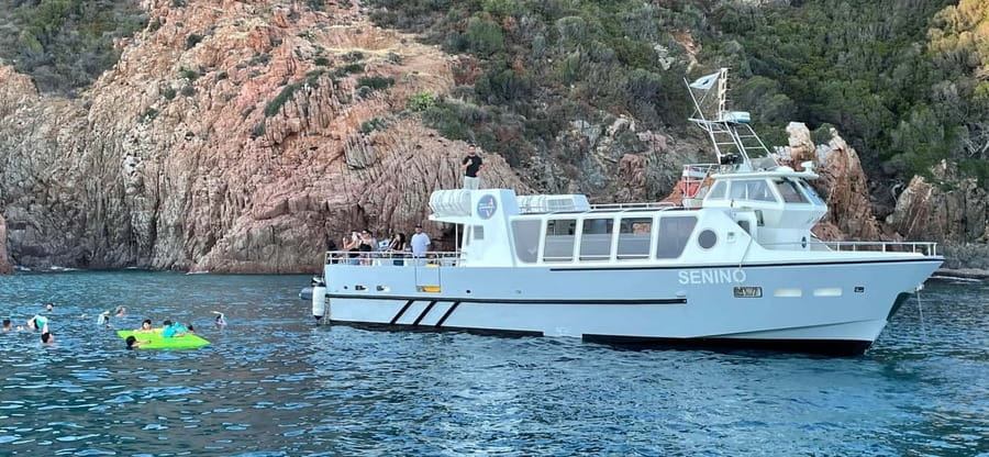 Croisière visite des Calanques de Piana Baignade en vedette - What the swimming stop is really like
