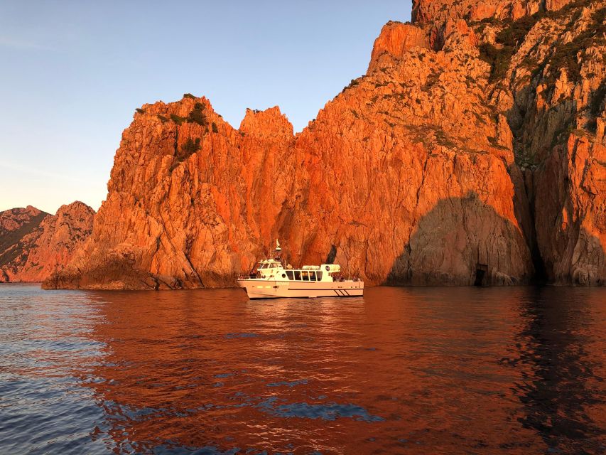 Croisière visite des Calanques de Piana Baignade en vedette - Cargèse, Omigna Tower, and Arone Beach