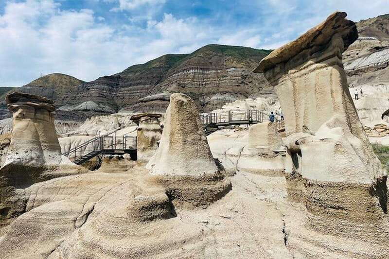 Day of Dinosaurs and Hoodoos From Calgary to the Badlands - Who should book this Drumheller tour?