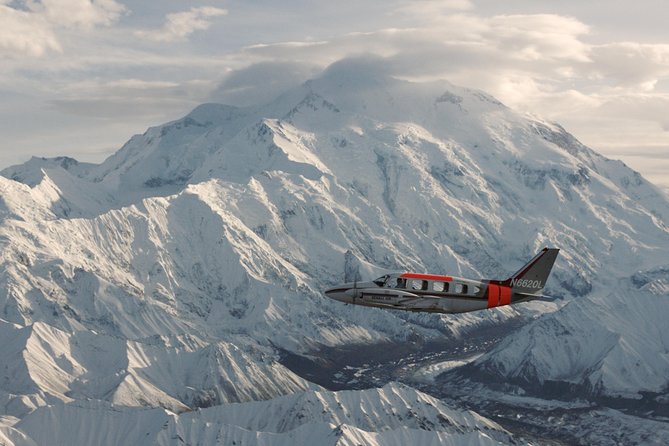 Denali Peak Sightseeing by Plane - What the first minutes in the air feel like