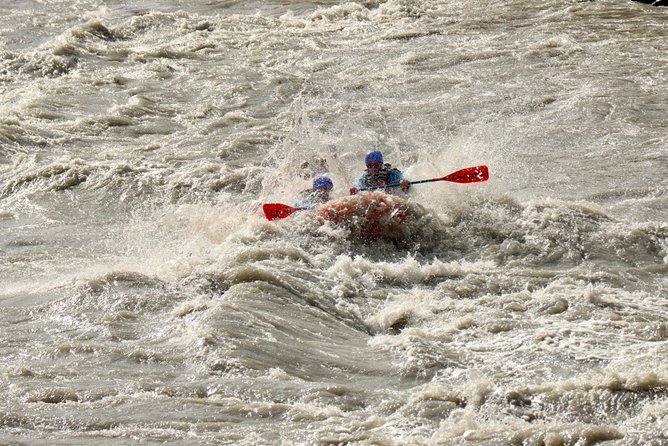 Denali Rafting Canyon Wave - Guides who keep the trip comfortable