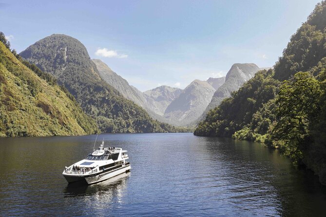 Doubtful Sound Wilderness Day Cruise from Manapouri - Food, group size, and the practical side of the day