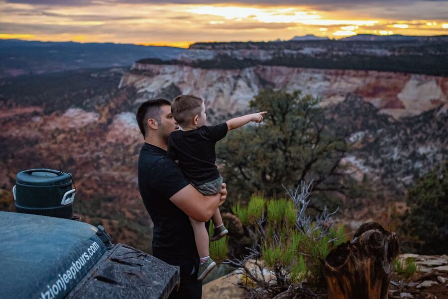 East Zion: Cliffs Sunset and Backcountry Off-Road Jeep Tour - Meeting at Thunderbird Lodge