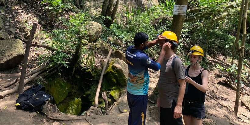 Ella: Little Adam's Peak, Nine Arches Bridge & Waterfalls - The guides are a major part of the value