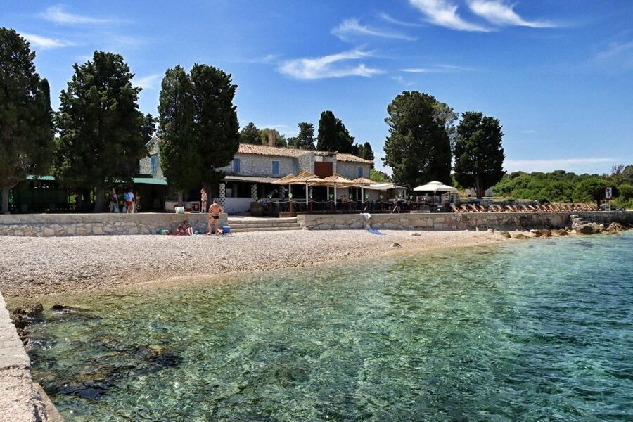 Fazana: Brijuni National Park Scenic Boat Tour & Swimming - The first 15 minutes to Veliki Brijun