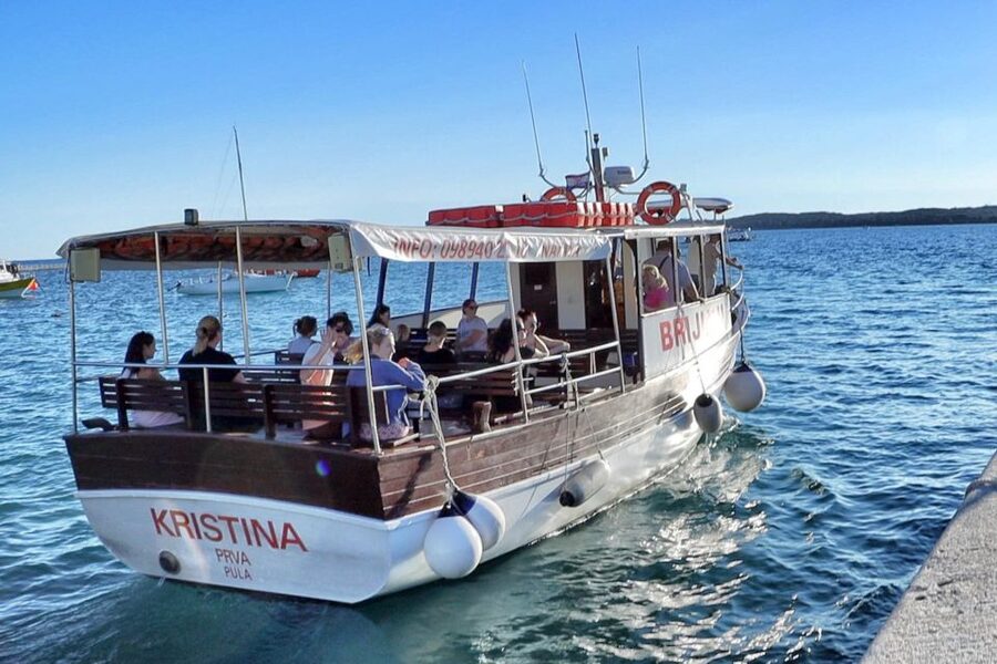 Fazana: dolphin safari and sightseeing in Brijuni at sunset - Cruising the clear waters of Brijuni National Park