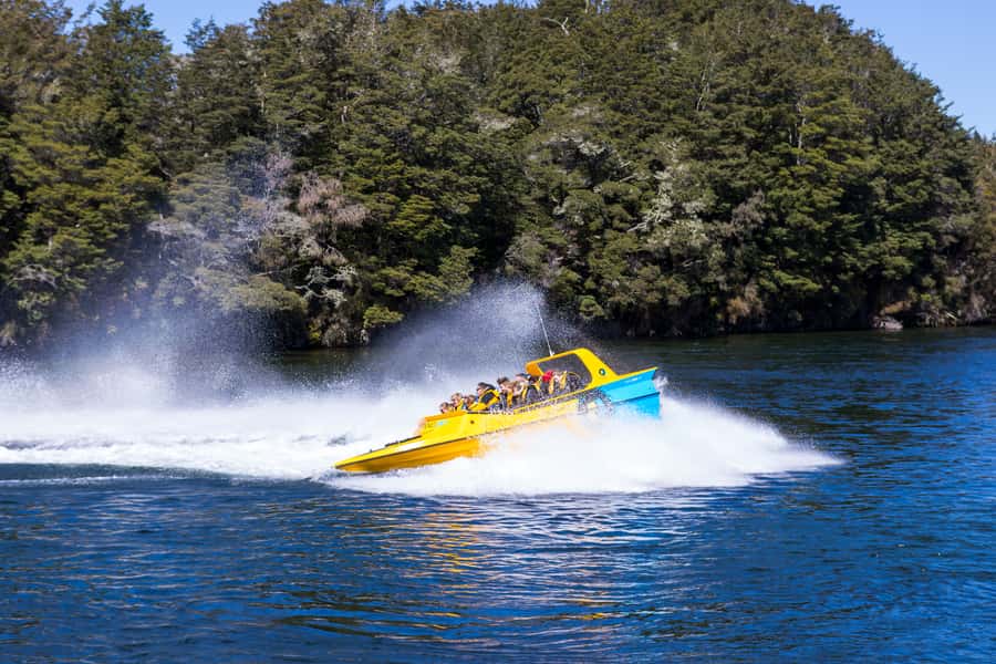 Fiordland: Jet Boat & Nature Walk Experience from Te Anau - Reaching Lake Manapouri by boat