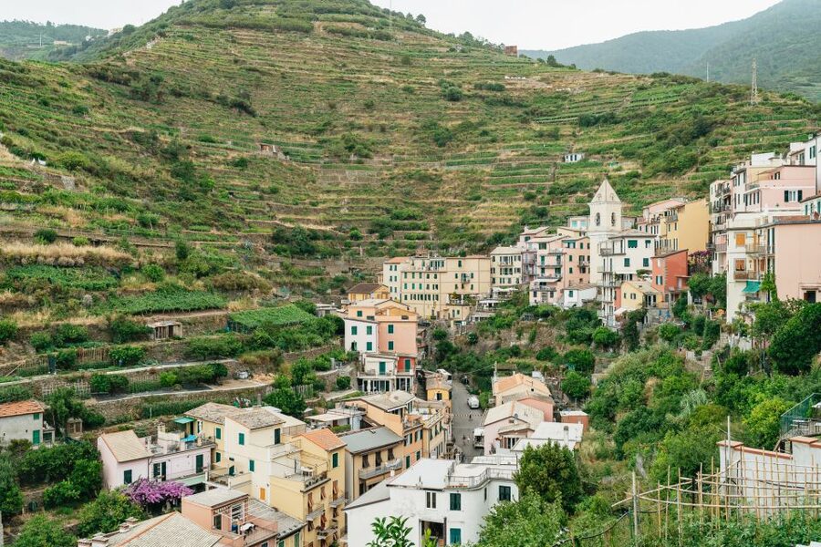 Florence: Cinque Terre Day Trip with Optional Hiking or Pisa - Corniglia means stairs and a choice
