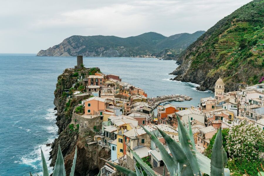 Florence: Cinque Terre Day Trip with Optional Hiking or Pisa - The boat ride shows Cinque Terre from its best angle