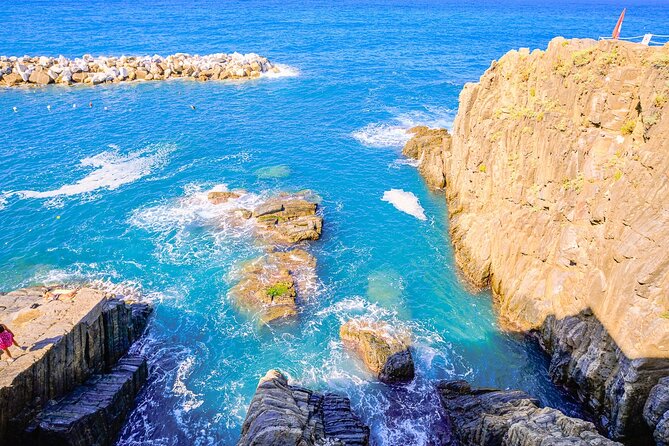 Florence: Cinque Terre Park Day Trip with Optional Street Food - Manarola brings the postcard views