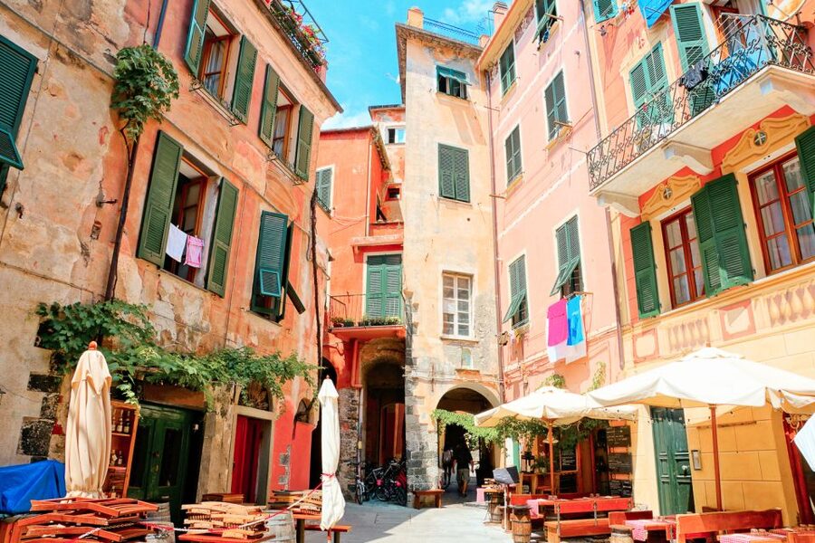 Florence: Day Trip to Cinque Terre with Optional Street Food - Monterosso: three hours for lunch and swimming