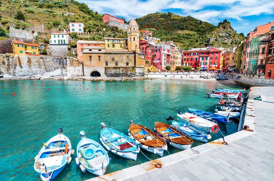 Florence: Day Trip to Cinque Terre with Optional Street Food - How the guides shape the day