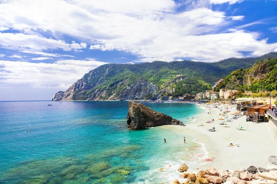 Florence: Day Trip to Cinque Terre with Optional Street Food - Reaching La Spezia by coach