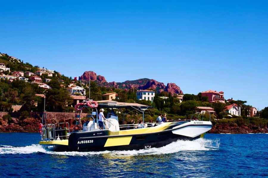 Fréjus : Esterel Calanques Cruise (Comfort Boat) + Swim Stop - A fast, wet, and lively return