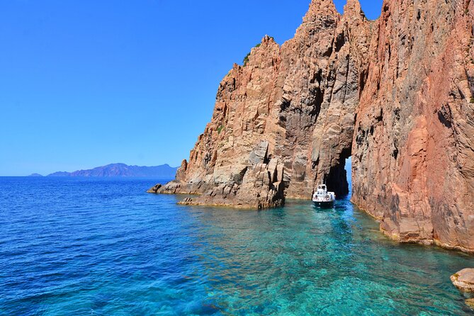 Friendly discovery of Scandola Calanques de Piana and meal stop at Girolata - What the six-hour pace feels like