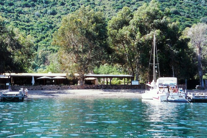 Friendly discovery of Scandola Calanques de Piana and meal stop at Girolata - Who will get the most from this outing