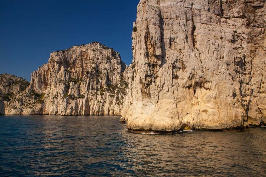 From Bandol: Visit the 13 calanques of Cassis & Marseille (3 hours 15 minutes at sea) - Oule, Devenson, and the smaller coves