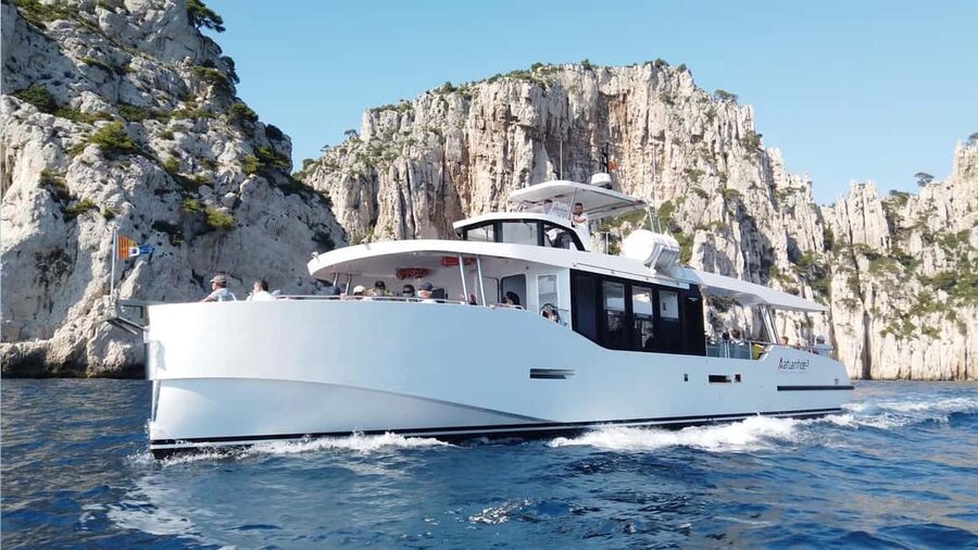 From Bandol: Visit the 13 calanques of Cassis & Marseille (3 hours 15 minutes at sea) - From Bandol to La Ciotat and the eastern park entrance