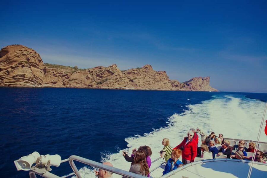 From Bandol: Visit the 7 calanques of Cassis & Marseille (2.5 hours at sea) - A fast way to see the Calanques from Bandol