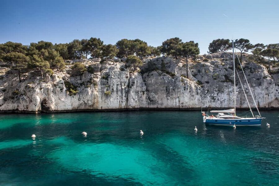 From Bandol: Visit the 7 calanques of Cassis & Marseille (2.5 hours at sea) - From Bandol to La Ciotat and Île Verte