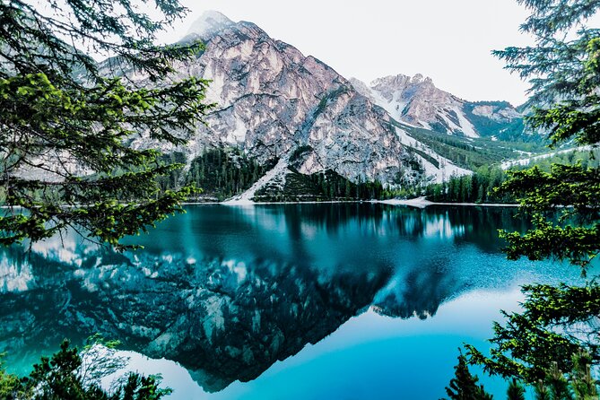 From Banff/Canmore: Trip to Moraine Lake and Lake Louise - Booking details worth getting right