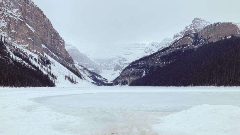 From Banff: Lake Louise and Moraine Lake Sightseeing Tour - Guides who turn a transfer into a real tour