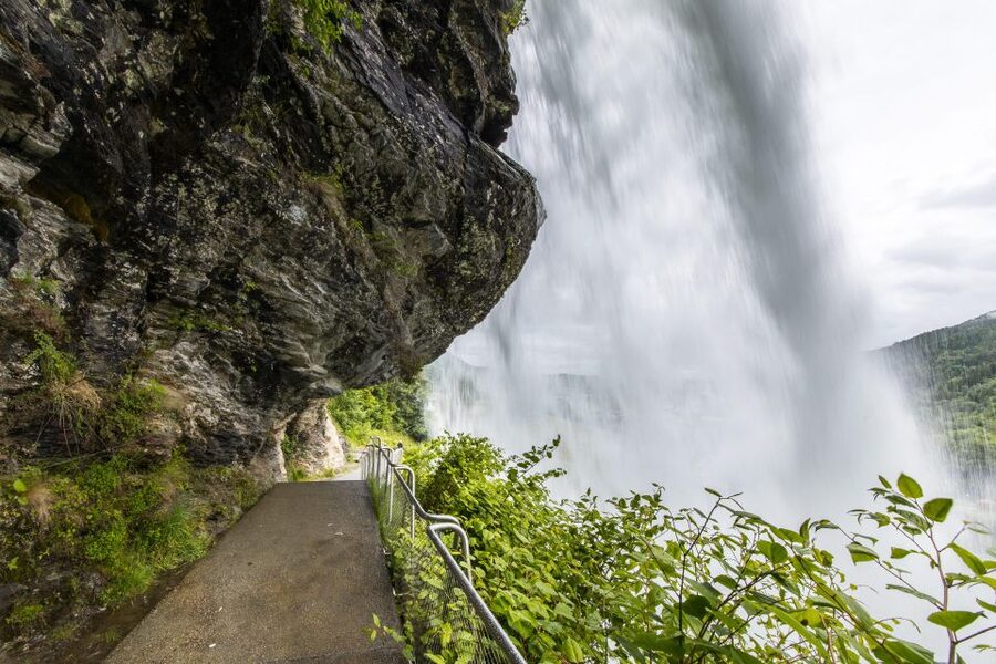 From Bergen: Folgefonna National Park & Glacier Lake Tour - Why Bondhusvatnet makes this day worth the long ride