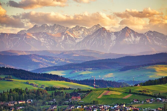 From Bratislava: Čičmany, Bojnice Palace & High Tatras Day Tour - How the guides shape the experience