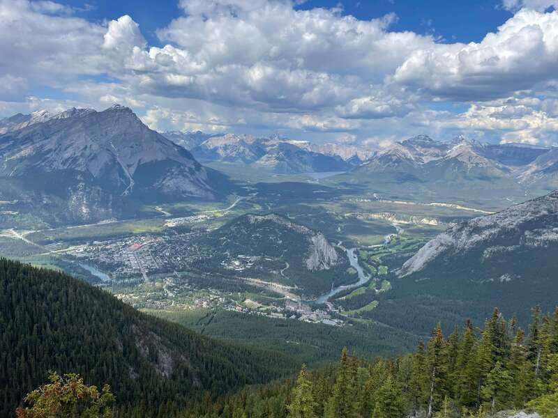 From Calgary: Banff, Moraine Lake and Lake Louise Tour - Johnston Canyon replaces Moraine Lake after October 14