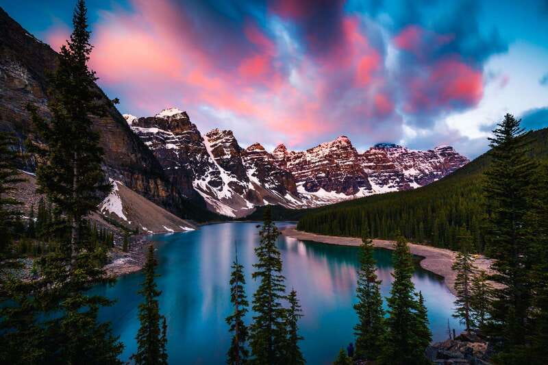 From Canmore/Banff: Moraine Lake Sunrise & Lake Louise Tour - A warm drink makes a real difference