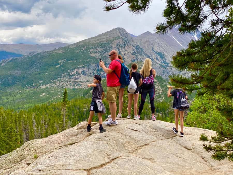 From Denver: Rocky Mountain National Park Day Trip and Lunch - Who should book this experience?