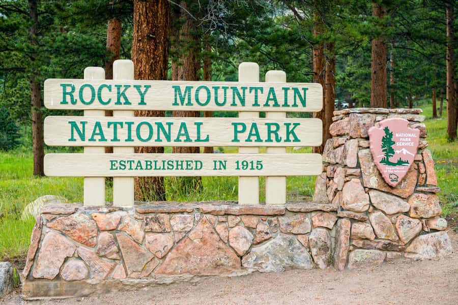 From Denver: Rocky Mountain National Park Day Trip and Lunch - A picnic lunch beside mountain views