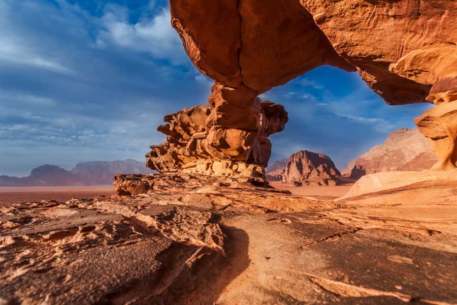 From Eilat: 2-Day Petra & Wadi Rum Tour with Camp Stay - Leaving Eilat and crossing into Jordan
