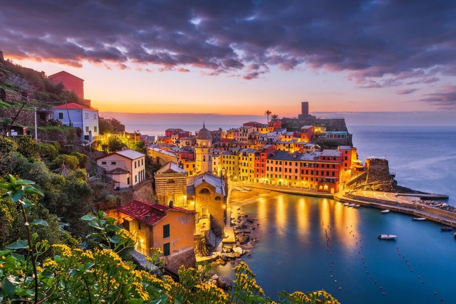 From Florence: Cinque Terre & Pisa Leaning Tower Day Tour - Vernazza gives you the longest stop