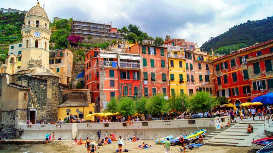 From Florence: Full-Day Private Cinque Terre Tour with Pisa - The guides are the real variable