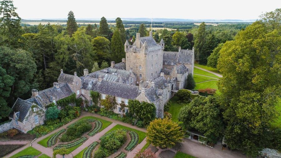 From Inverness: Cawdor Castle and Cairngorms National Park - From Inverness to Bronze Age Clava Cairns