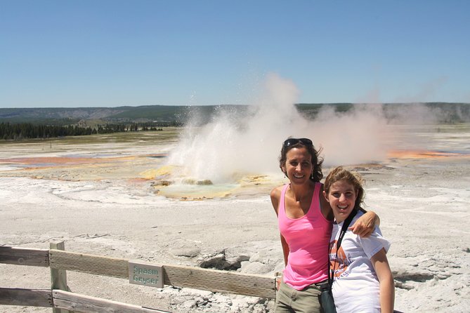 From Jackson Hole: Yellowstone Old Faithful, Waterfalls and Wildlife Day Tour - Yellowstone Lake and the Grand Canyon